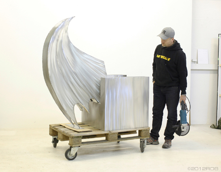 Rob standing by the throne, unpolished