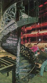 Tanz Der Vampire : spiral staircase